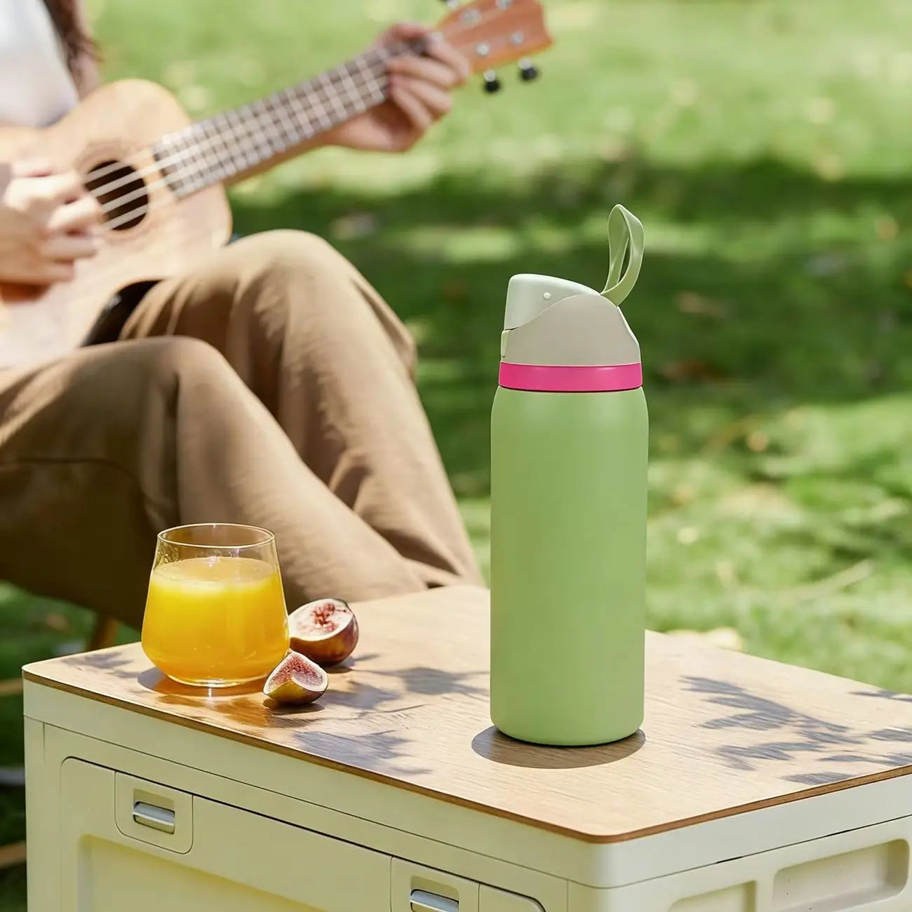 Owalaa avocado green 32oz/945ml stainless steel insulated water bottle with straw,for daily sports outdoor,perfect gift